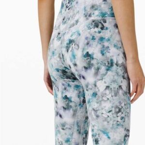 Lululemon Align Pant 28"
Kaleidofloral Multi - Size 6 💙